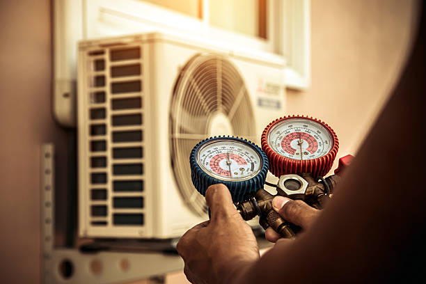 Professional Ac Installation technician working in Staples, TX